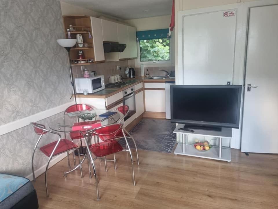 Beautiful 2-bed In Villa *